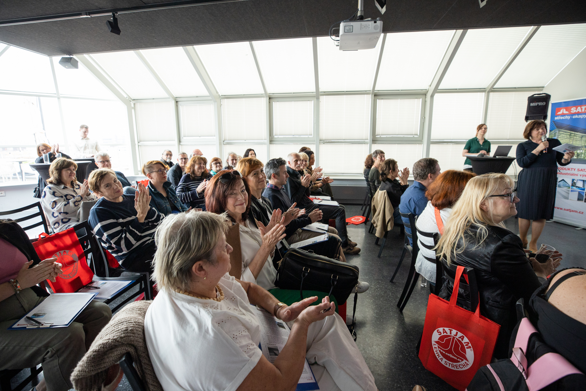 TK SATJAM Chci strechu 116 foto zdroj SATJAM