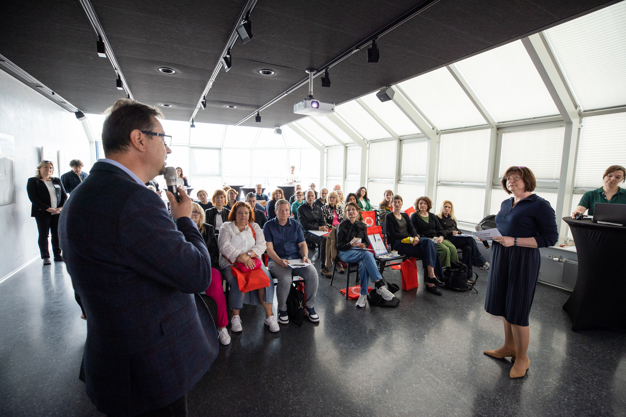 TK SATJAM Chci strechu 47 foto zdroj SATJAM