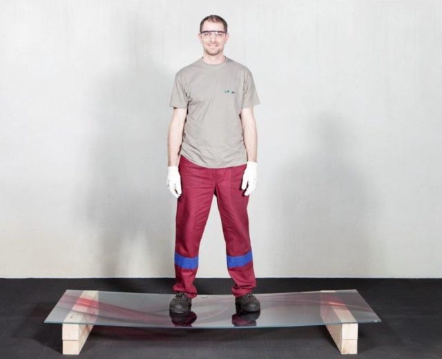 A VTIPY STRANOU = TESTOVÁNÍ SKLA S TECHNIKY