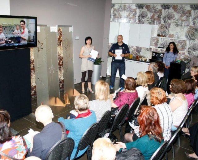 GLASS EXHIBITION, ANEB DEMONSTRACE VYNIKAJÍCÍCH VÝKONŮ SKLA J.A.P.