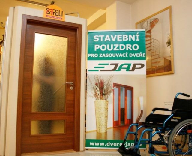 POSTAVTE POUZDRO, ZBOUREJTE BARIÉRY S J.A.P.!